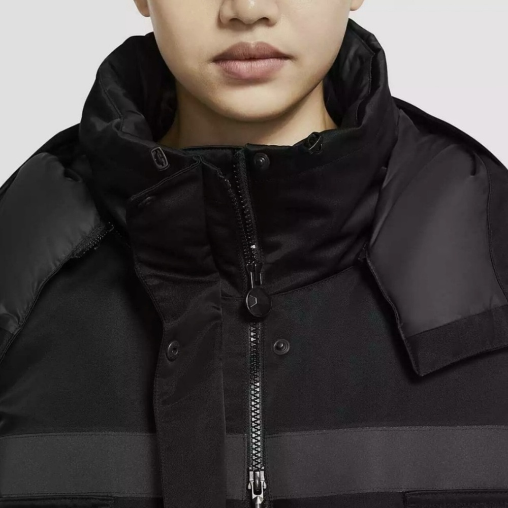 Nike Women's Black Tech City Parka Oversized - Picture 3 of 6